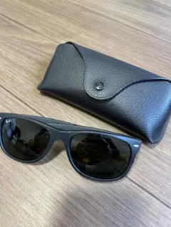 Ray-Ban RB2132 ブラックサングラス