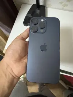 Apple iPhone 15 Pro Max 1TB，バッテリーは100％