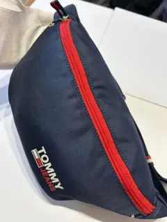 【TOMMY JEANS】ショルダーバック(ネイビー、レッド、ナイロン)