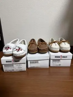 MINNETONKA ビーズ装飾 ホワイトモカシン - メルカリ