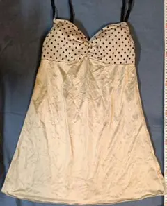 ベージュ　ドット柄　スリップ