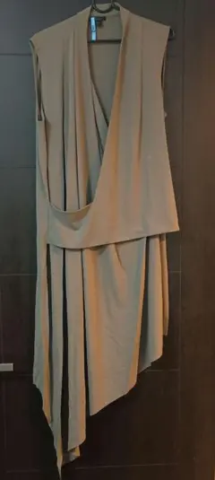 アシンメトリーワンピースのサムネイル