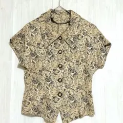 フレンチスリーブ 花柄ペプラムブラウス　ベージュ　肩パッド有