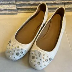 UGG ホワイト フラットシューズ スタッズのサムネイル