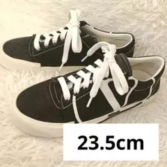 極美品✨️　VALENTINO スニーカー ブラック ホワイト 23.5cmのサムネイル