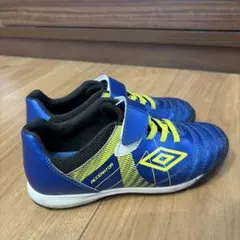 UMBRO ACCERATOR サッカートレーニングシューズ ブルーのサムネイル