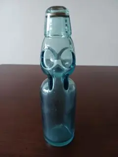 ☘️ラムネ瓶　ガラス製 ライトブルー☘️