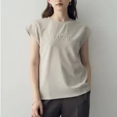 YECCA VECCA エンボスロゴTee