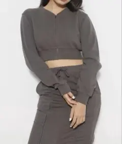 LAGUA GEM ダークグリーン クロップドスウェット