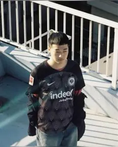 Eintracht Frankfurt ブラック Tシャツ