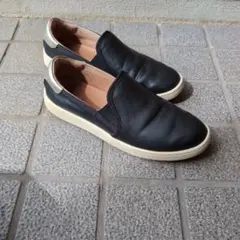 UGG　黒レザー スリッポン 靴　24㌢