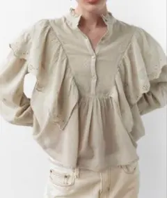 【新品】ZARA 刺繍入りフリルブラウス　XS