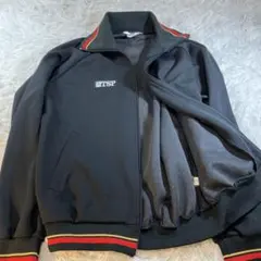 TSP 卓球ジャージ　開閉フロントジッパー　黒／赤と黄色のライン