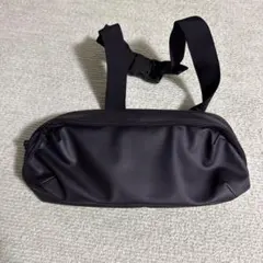 無印　植物由来の原料を使った　ボディバッグ ブラックのサムネイル