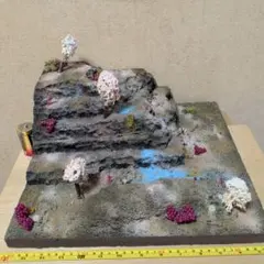 プロフ必読願いますジオラマベース　約35センチ大型蓄光ジオラマ岩山楽園アーミーのサムネイル