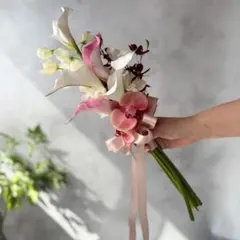 白ピンクカラーアームブーケ☆ブートニア