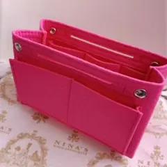 フェルト素材ピンクバックインバックポーチ