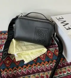 LOEWE ブラックショルダーバッグ
