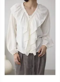 AZUL フリル付きホワイトシャツ Sサイズ