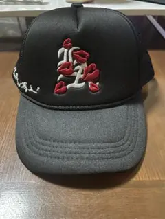 LAロゴ リップ刺繍 メッシュキャップ ブラック