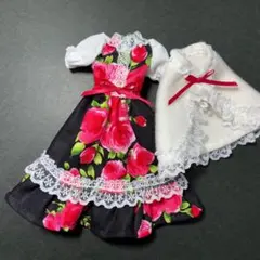 オークション　ジェニーサイズ　ケープ付きワンピース　黒薔薇