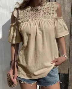 オフショルダー ベージュ トップス