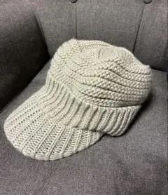 つば付き ニット帽 キャスケット　ベージュ