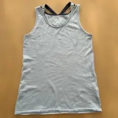 ビーズ装飾付き水色タンクトップ
