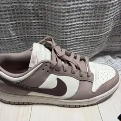 Nike スニーカー ベージュ/ホワイト