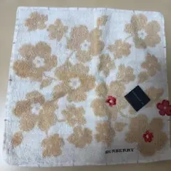 GWセール‼️BURBERRY 花柄タオルハンカチ ベージュ（バーバリー）赤いお花