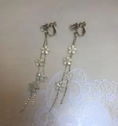 新品　フラワーモチーフ ロングイヤリング　ゴールド　イエロー