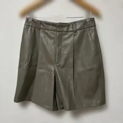 GU フェイクレザーショートパンツ
