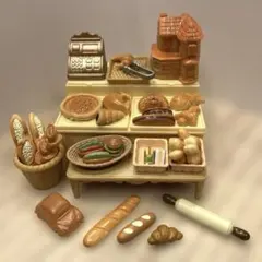 シルバニアファミリー　森の焼きたてパン屋さん他　小物まとめ売り