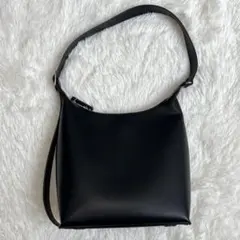 ✨美品✨ UNIQLO ユニクロ レザータッチスクエアショルダーバッグ ブラック