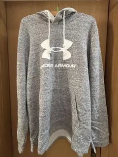 UNDER ARMOUR グレー フード付きパーカー