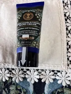 Neal's Yard ハンドクリーム ウィルアムモリスのブラック柄のサムネイル