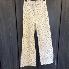 花柄デニム風カジュアルパンツ