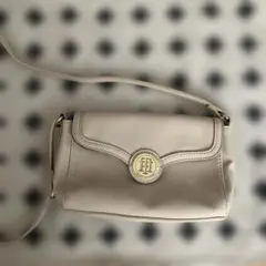 トミーヒルフィガー ショルダーバッグ ライトベージュ