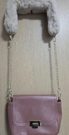 ファー付きピンクショルダーバッグ