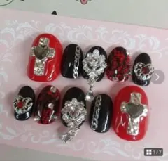 ジェルネイルチップ　地雷　赤✕黒　クロス　透かしハート　チャーム