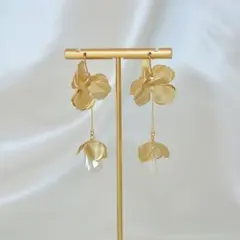 ANGE.ÉTOILE ameria goldピアス　花モチーフ