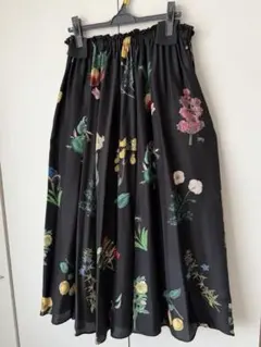 ✨美品✨CABaN ボタニカル柄 シルクロングスカートブラックのサムネイル