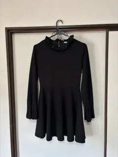 ZARA 黒 フリル付き 長袖ワンピース