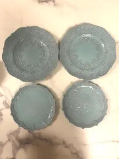 Kino 青山にて購入　イタリア製の平皿　中2小2（4枚セット）