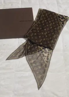 LOUIS VUITTON モノグラム レオパード スカーフのサムネイル