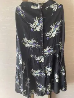 【美品】AZUL 花柄ワンピース 黒×パープル M 春秋 前後2way