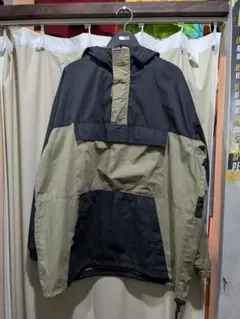 ナイロンジャケット 黒とカーキ フード付き