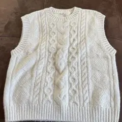 UNIQLO アイボリー ケーブルニットベスト 120