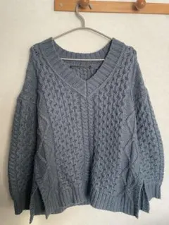 ページボーイ　ブルー ケーブルニット Vネック セーター