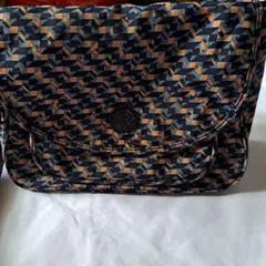 Kipling キプリング ショルダーバッグ 幾何学柄 モンキーチャーム付